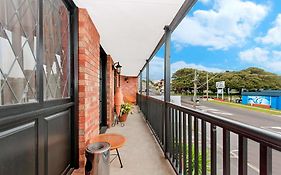 Waves And Apartments 4*